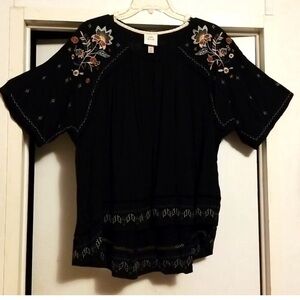 Knox Rose Black Top w/Floral Embroidery